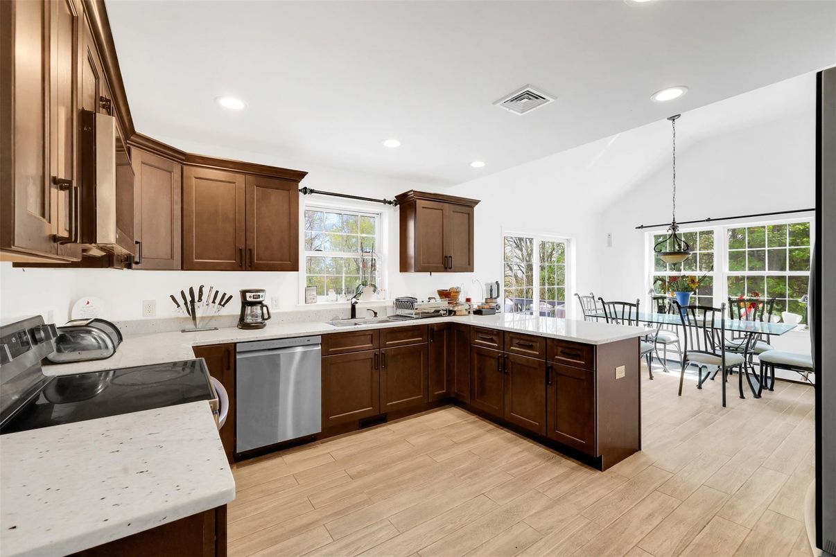 Dining room, Interior, Kitchen, Pendant Lights, Recessed Lighting, Wood Texture Flooring