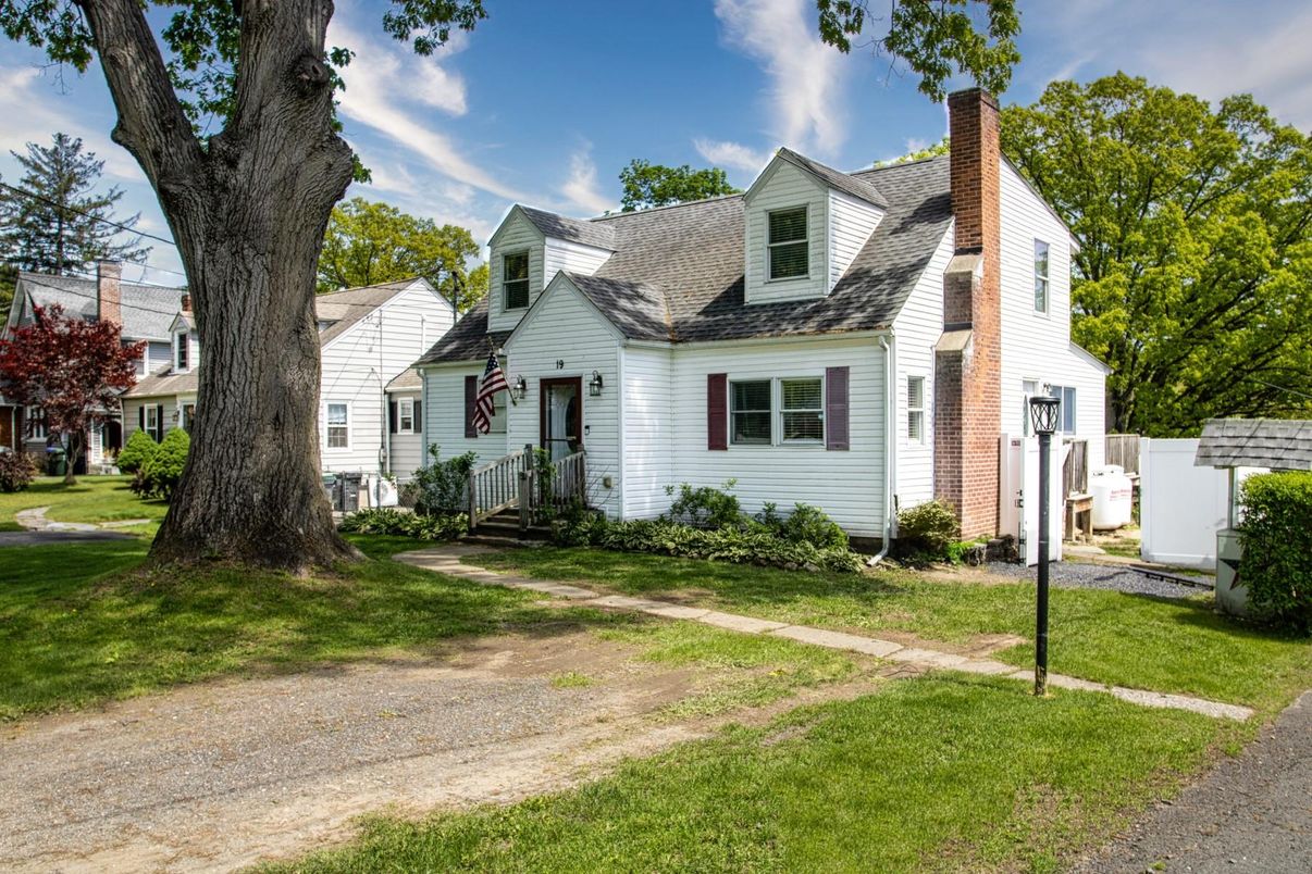 Exterior, Facade, Brick Facade, Cape Cod
