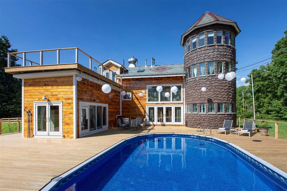Exterior, Pool
