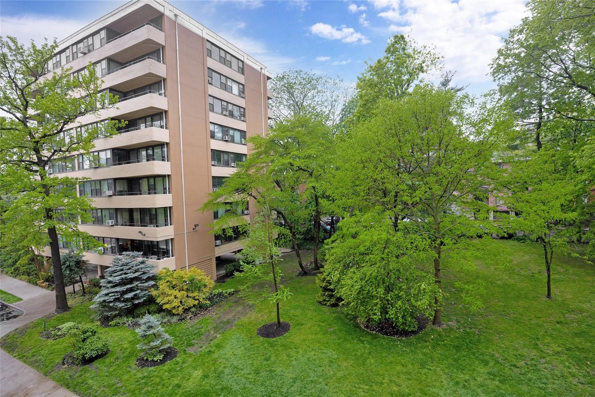 Exterior, Facade, Condo Building