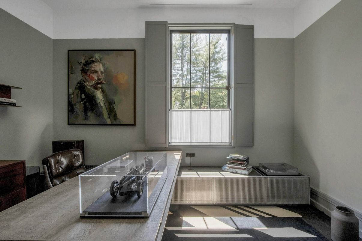 Home Office, Interior