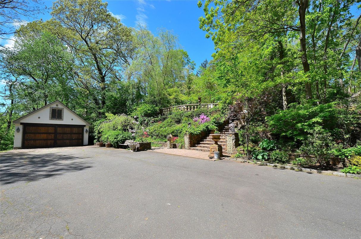 Detached Garage, Exterior