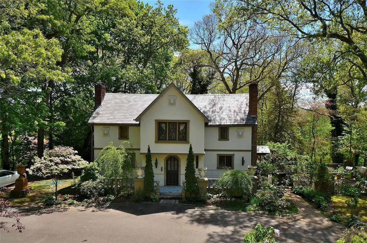 Exterior, Facade, Tudor Revival