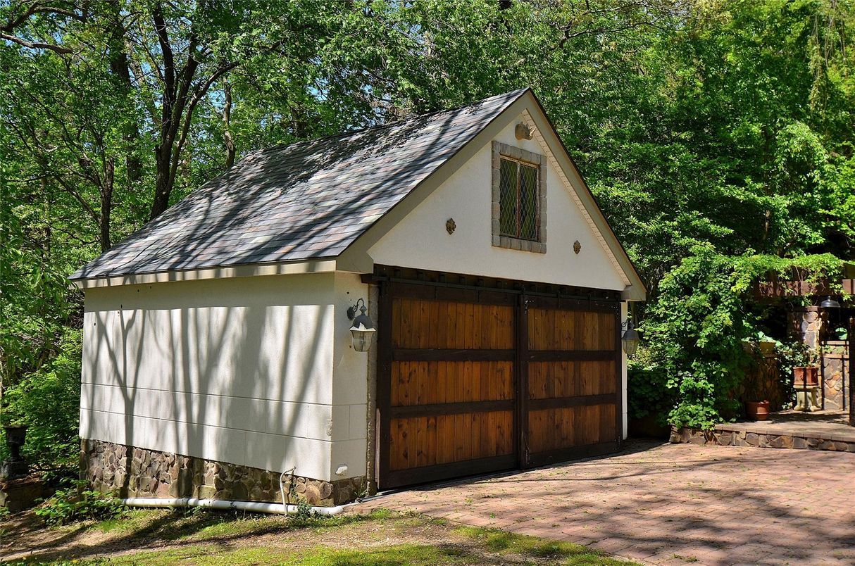 Detached Garage, Exterior