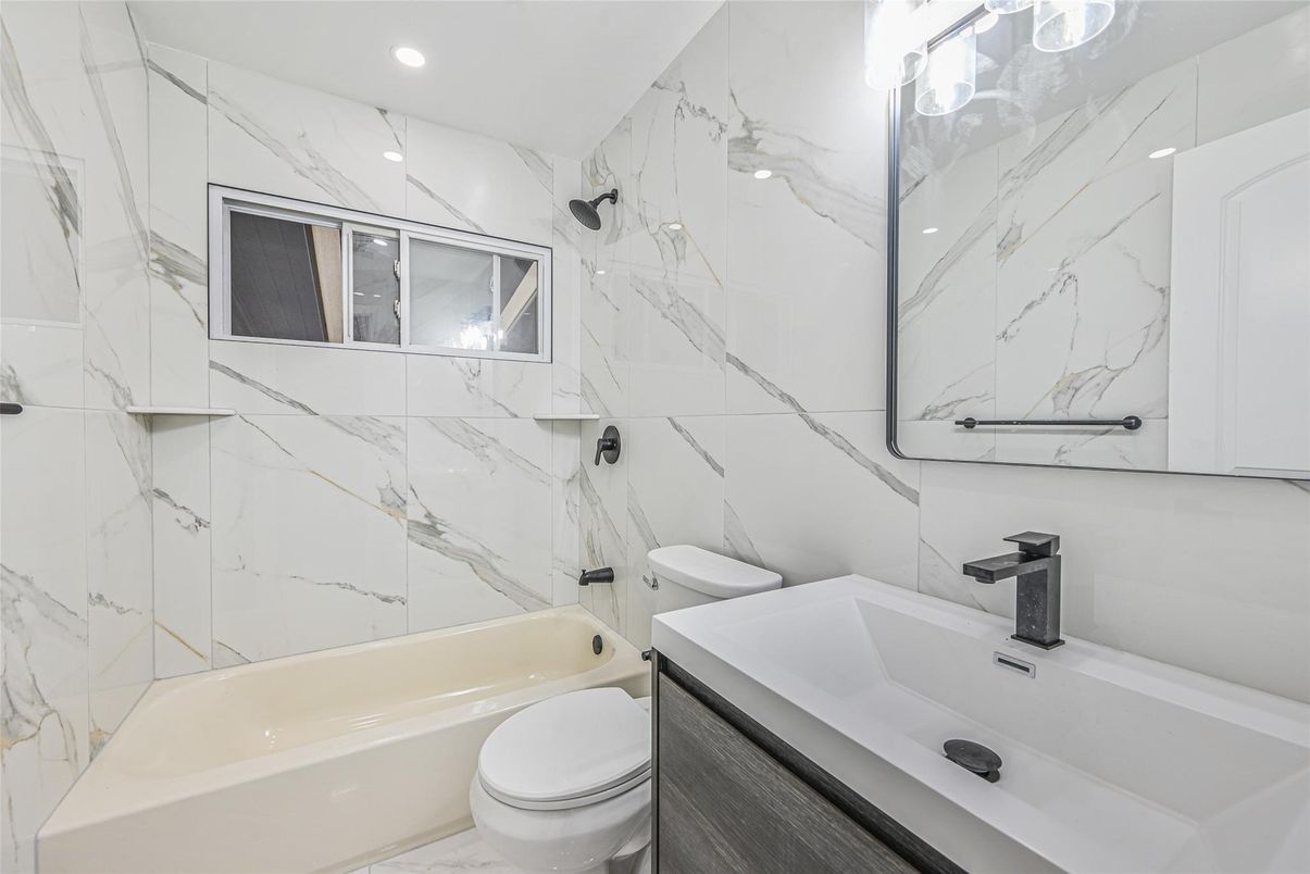 Bathroom, Interior, Marble Walls, Recessed Lighting