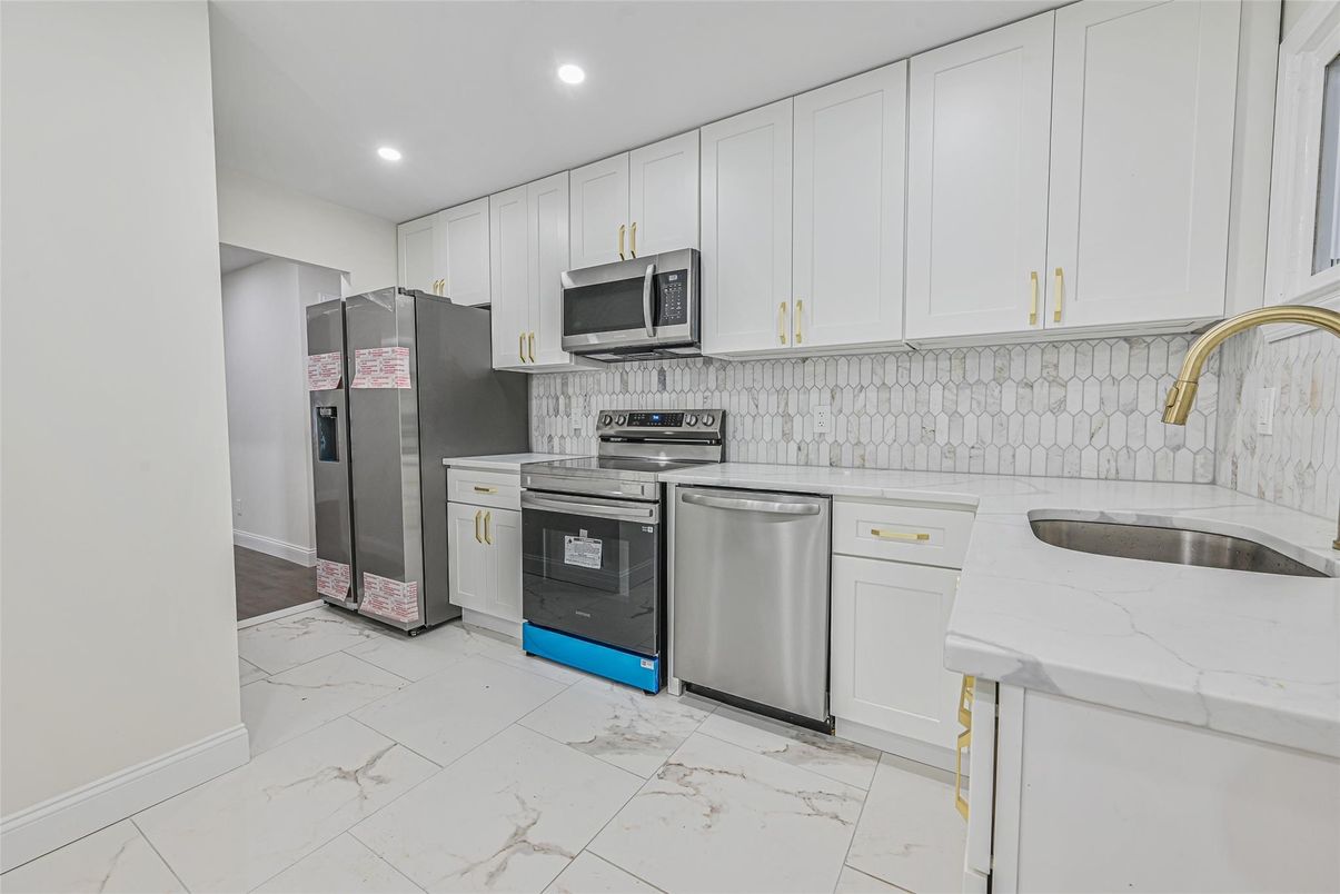 Interior, Kitchen, Marble, Recessed Lighting, Stainless Steel Appliances
