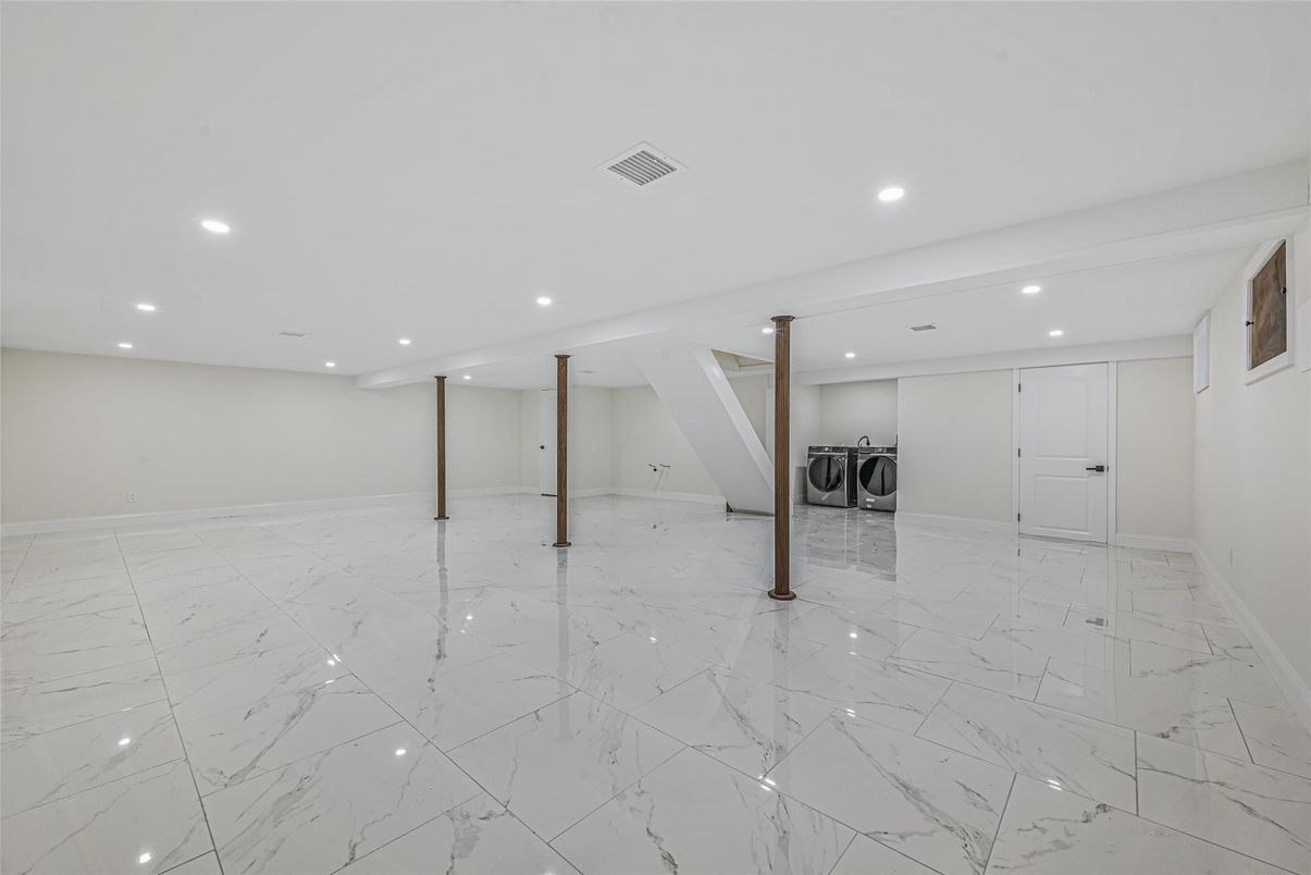 Empty room, Interior, Marble, Recessed Lighting, Washer
