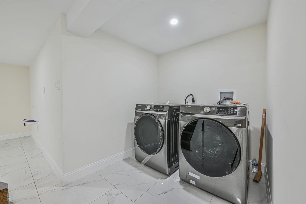 Interior, Marble, Recessed Lighting, Washer