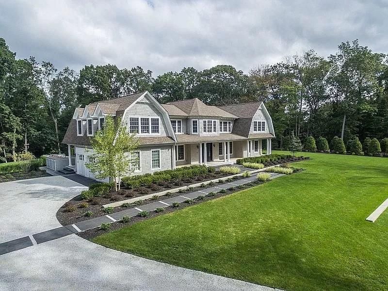 Attached, Backyard, Exterior, Facade, Queen Anne Victorian