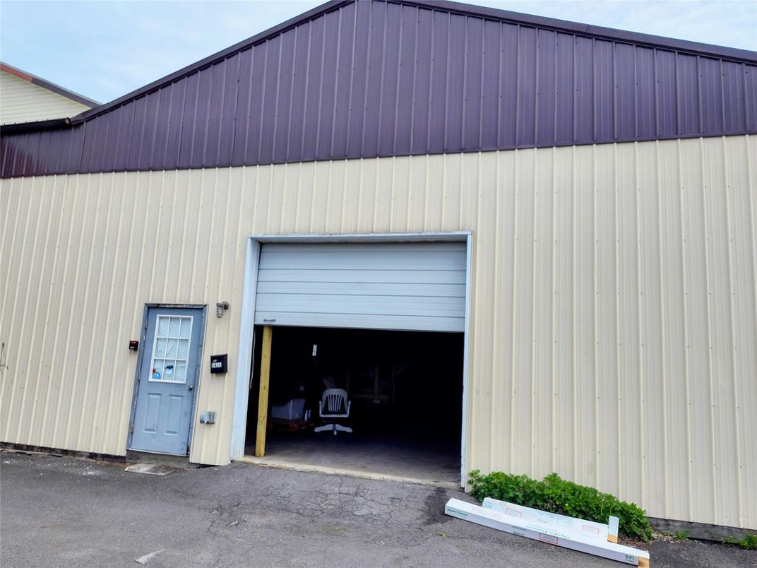 Detached Garage, Exterior