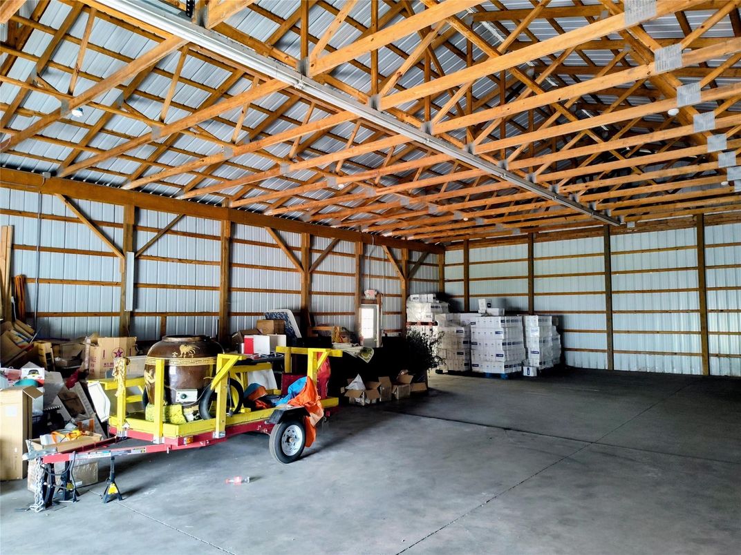 Garage, Interior, Wooden Beams
