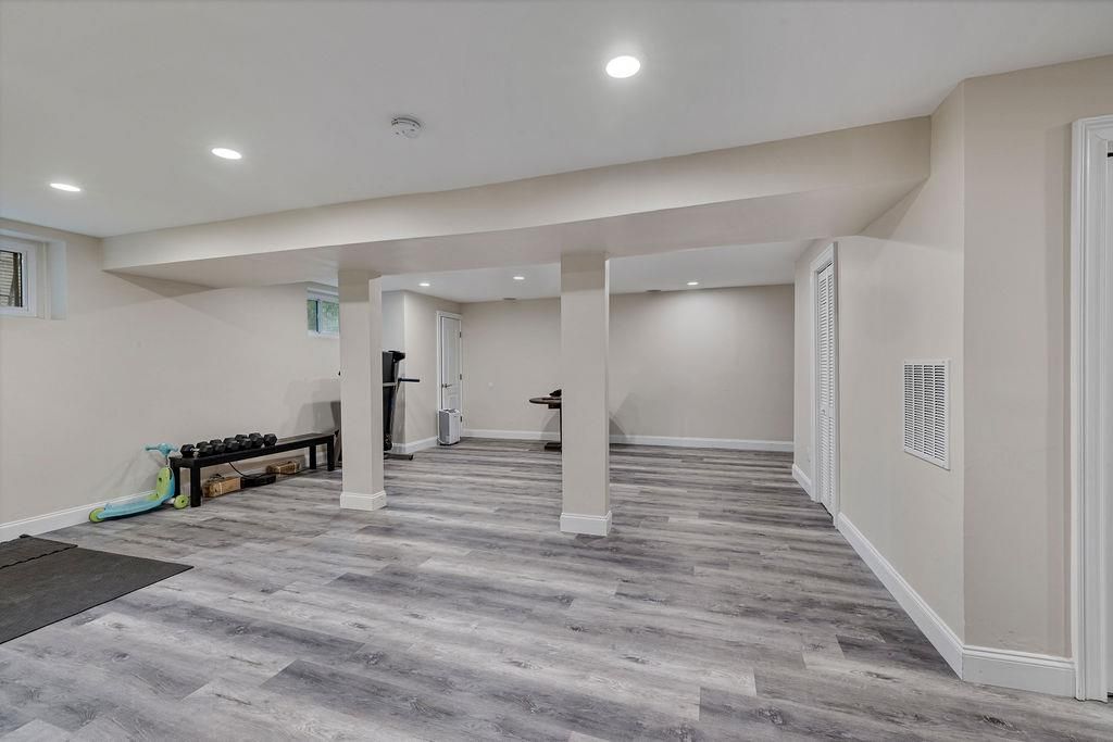 Interior, Recessed Lighting, Wood Texture Flooring