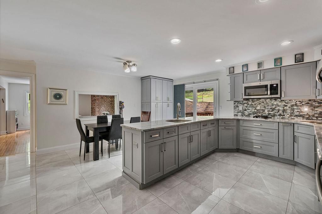 Dining room, Interior, Kitchen, Recessed Lighting, Stainless Steel Appliances