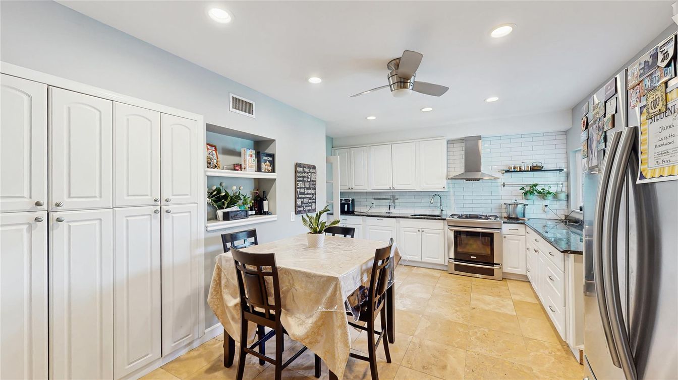 Dining room, Interior, Kitchen, Recessed Lighting, Stainless Steel Appliances
