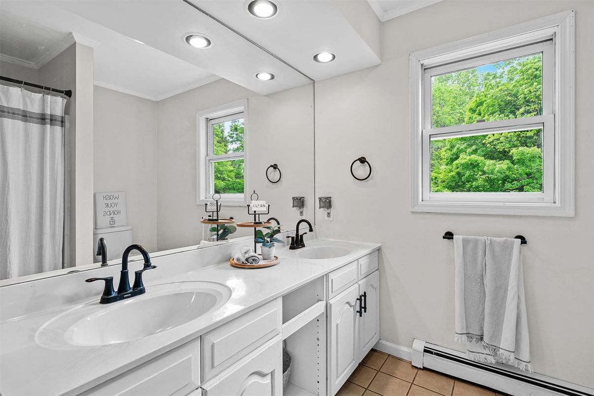 Bathroom, Dual Sink Vanities, Interior, Recessed Lighting