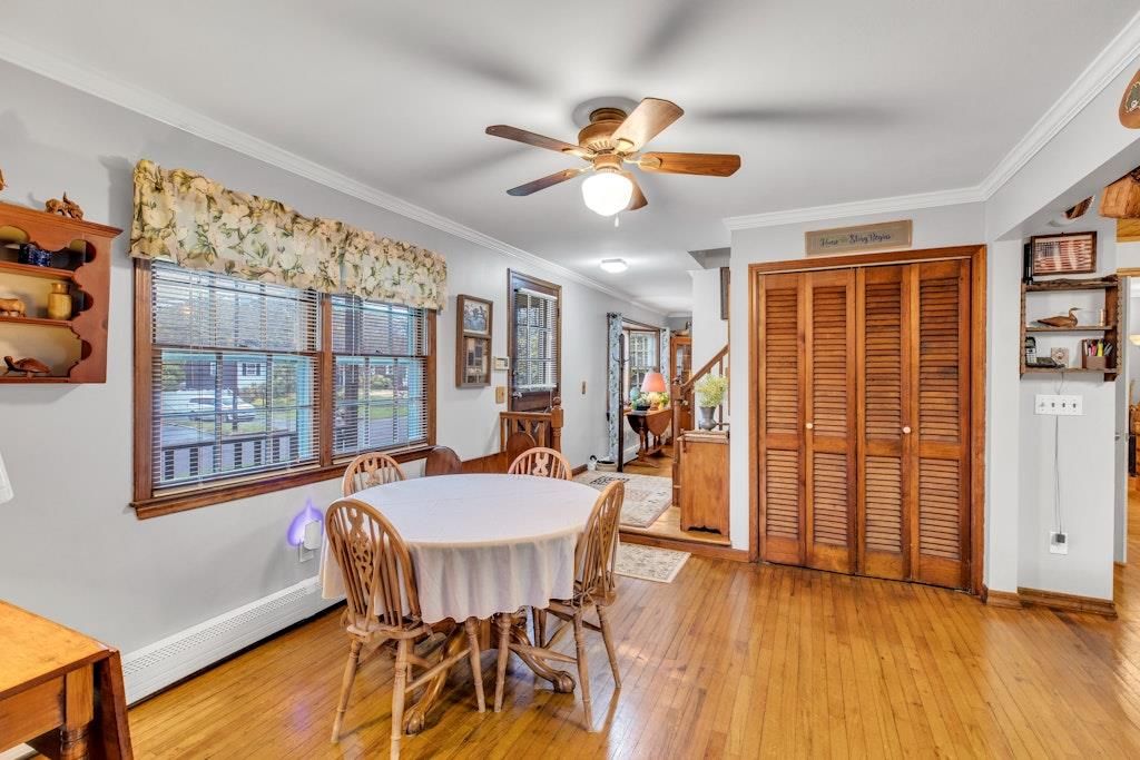 Dining room, Interior, Wood Texture Flooring