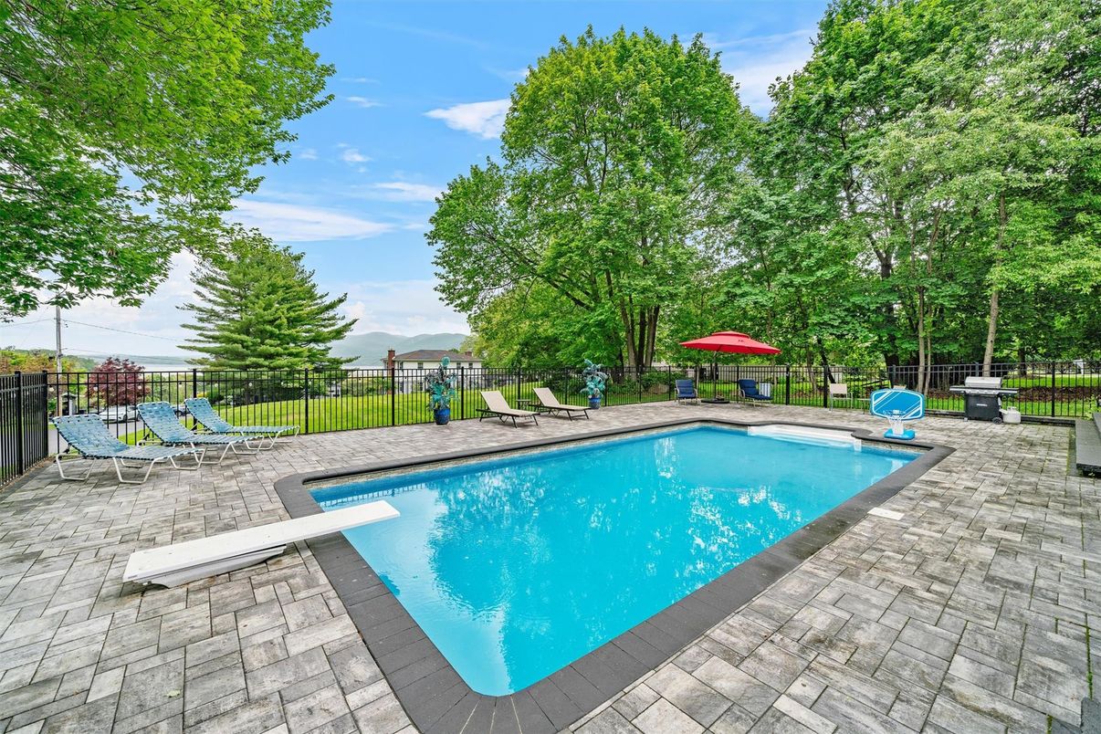 Exterior, Pool