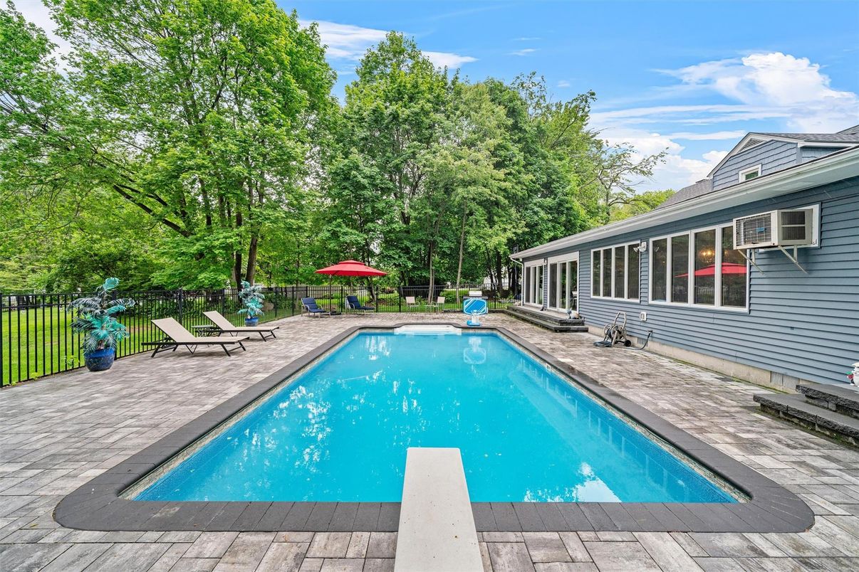 Exterior, Pool