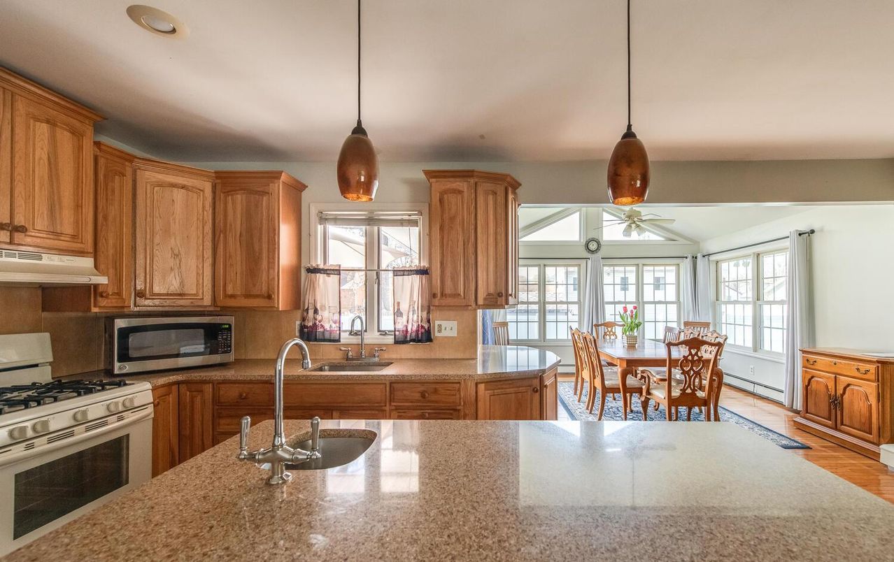 Dining room, Interior, Kitchen, Pendant Lights, Recessed Lighting, Wood Texture Flooring