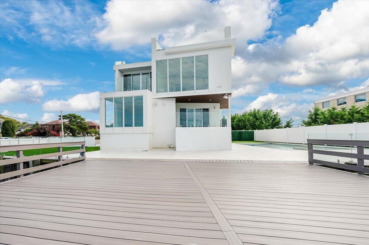 Backyard, Exterior, Facade, Modern