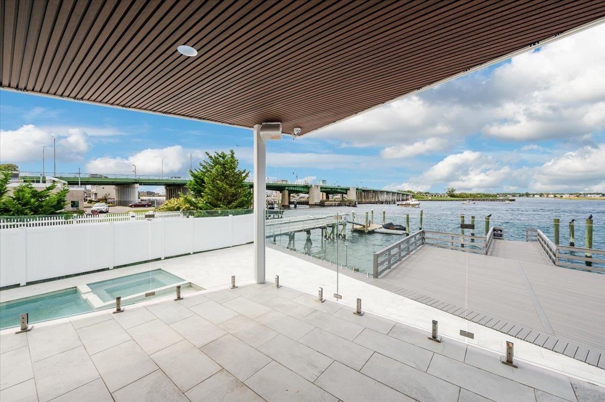 Exterior, Lake, Pool
