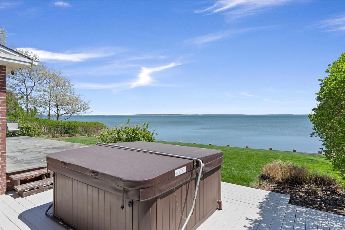Exterior, Hot Tub, Water