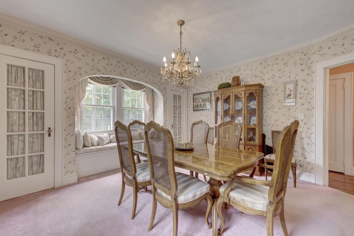Chandelier, Dining room, Interior