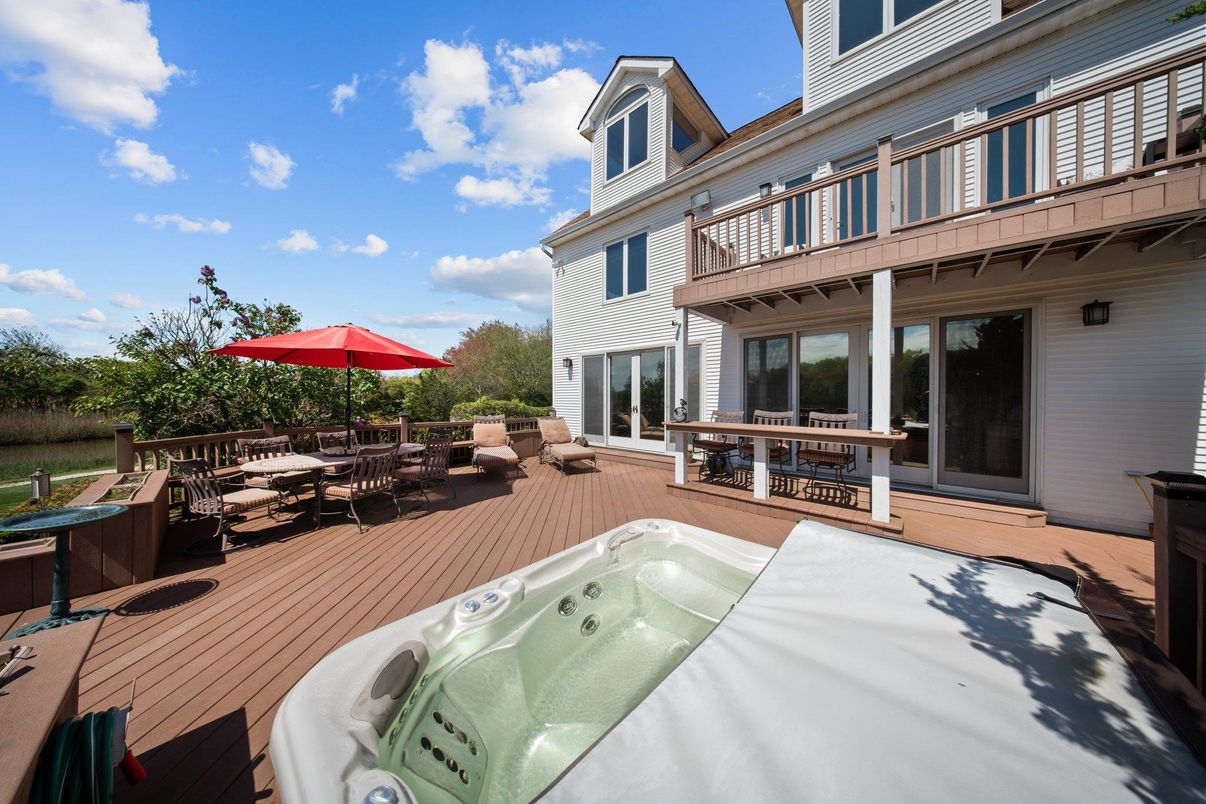 Exterior, Hot Tub