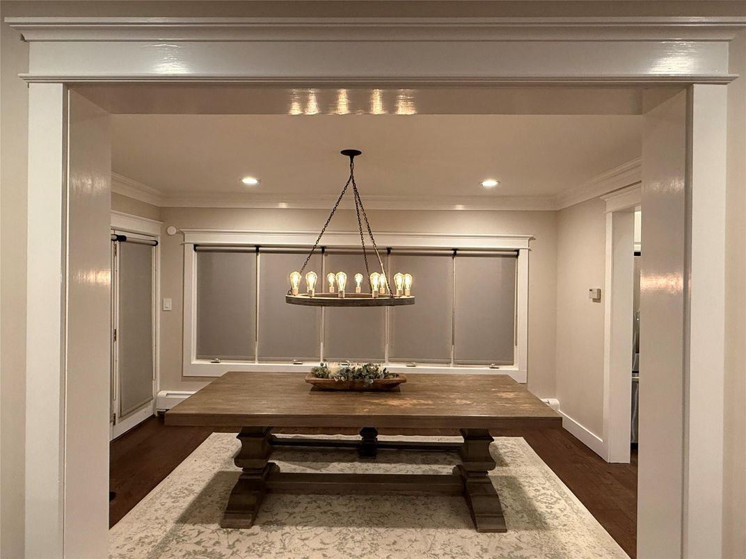 Chandelier, Dining room, Interior, Recessed Lighting, Wood Texture Flooring