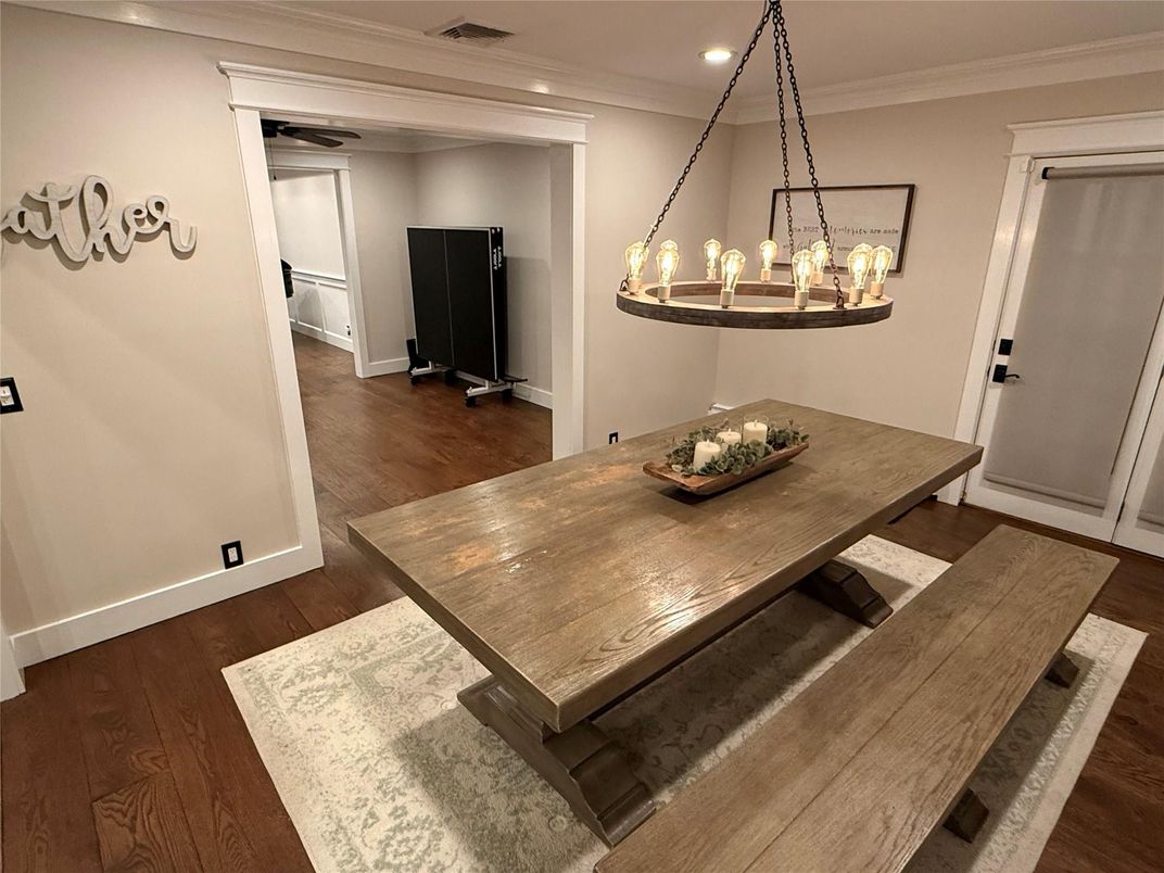 Chandelier, Dining room, Interior, Recessed Lighting, Wood Texture Flooring