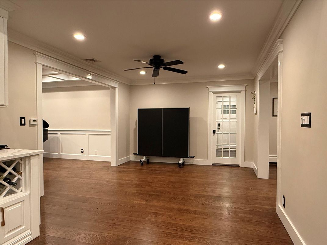 Interior, Recessed Lighting, Wood Texture Flooring