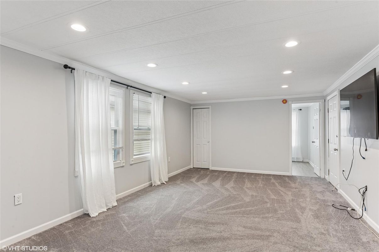Empty room, Interior, Recessed Lighting