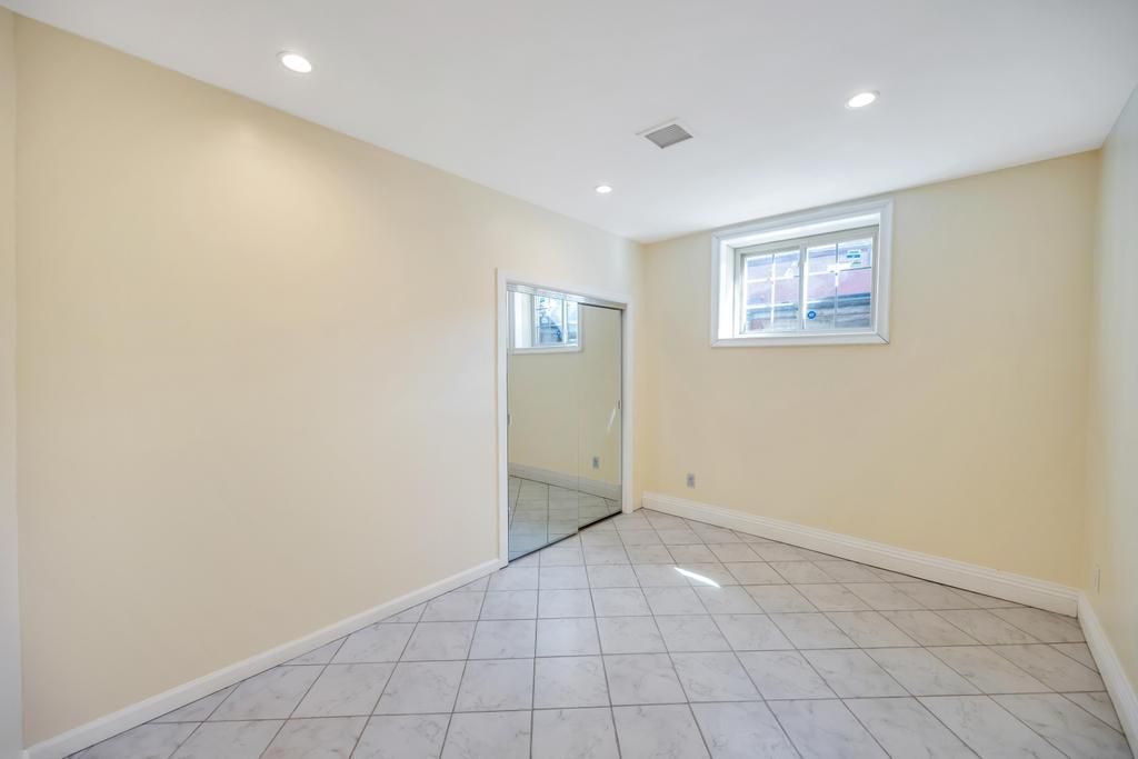 Empty room, Interior, Marble, Recessed Lighting