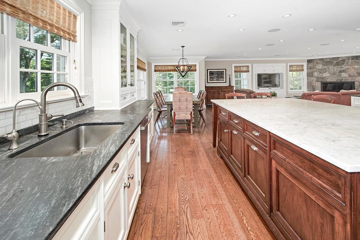 Chandelier, Dining room, Interior, Kitchen, Recessed Lighting, Wood Texture Flooring