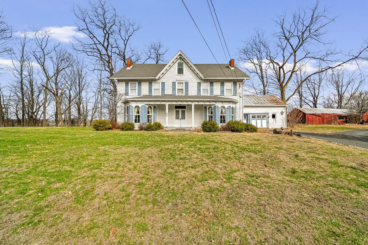 Backyard, Exterior, Facade, Farmhouse