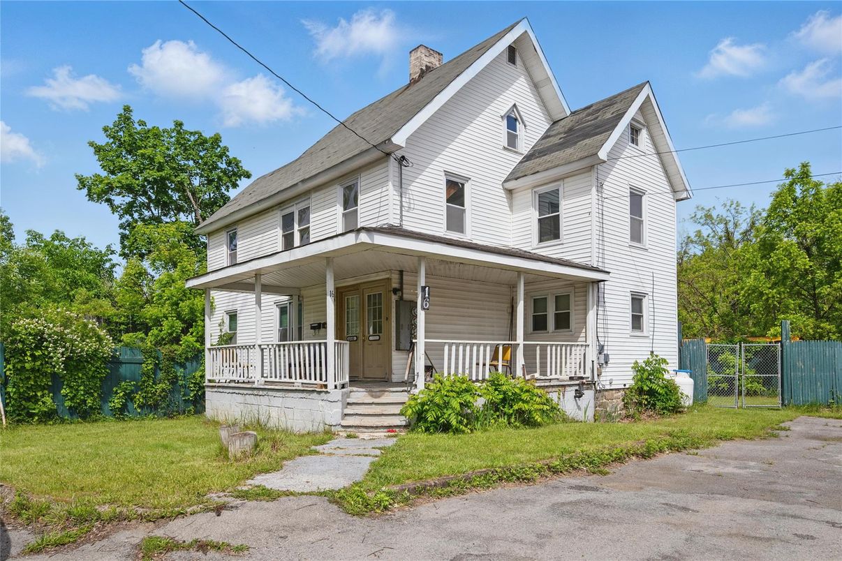 Exterior, Facade, Queen Anne Victorian
