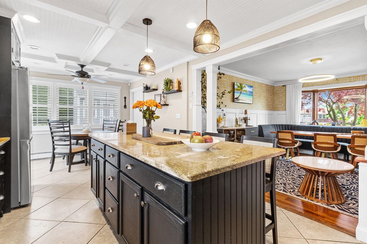 Dining room, Interior, Pendant Lights, Recessed Lighting