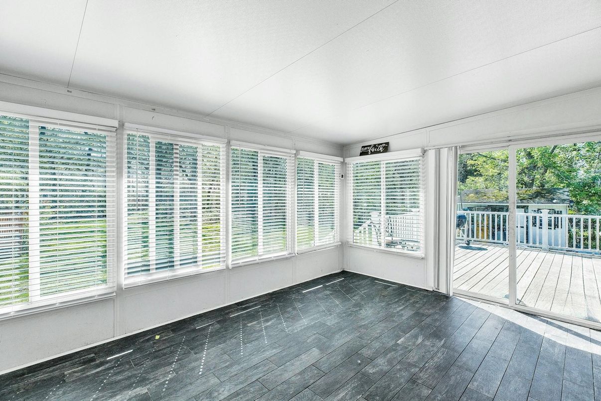 Empty room, Interior, Sun Room, Wood Texture Flooring