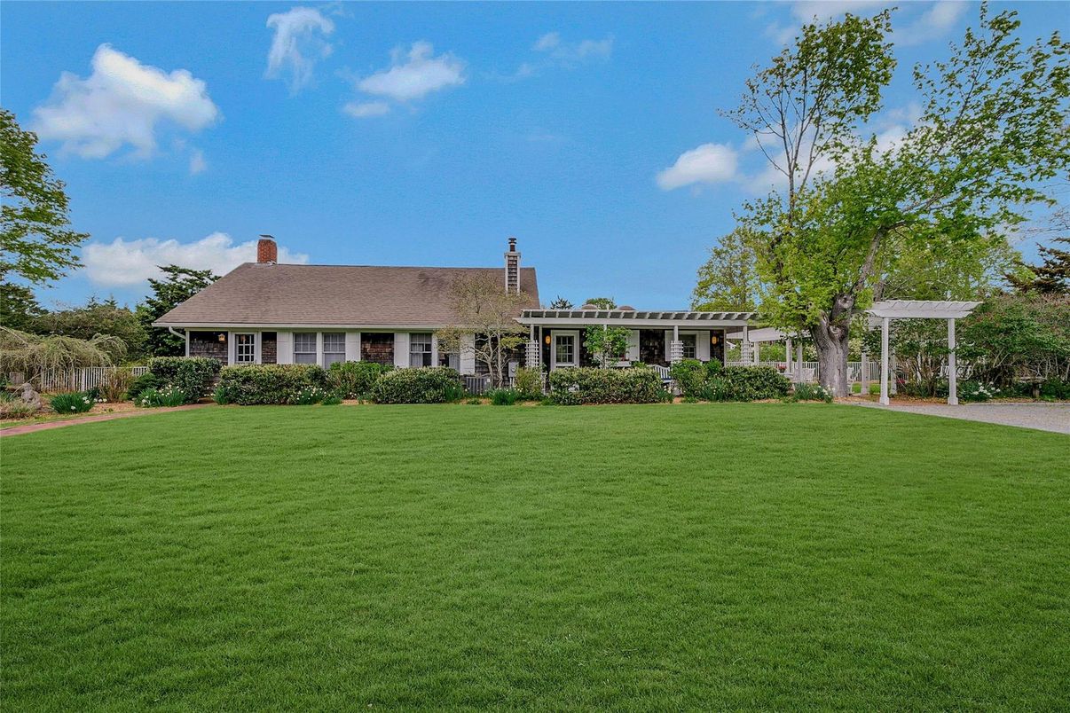Backyard, Exterior, Facade, Ranch