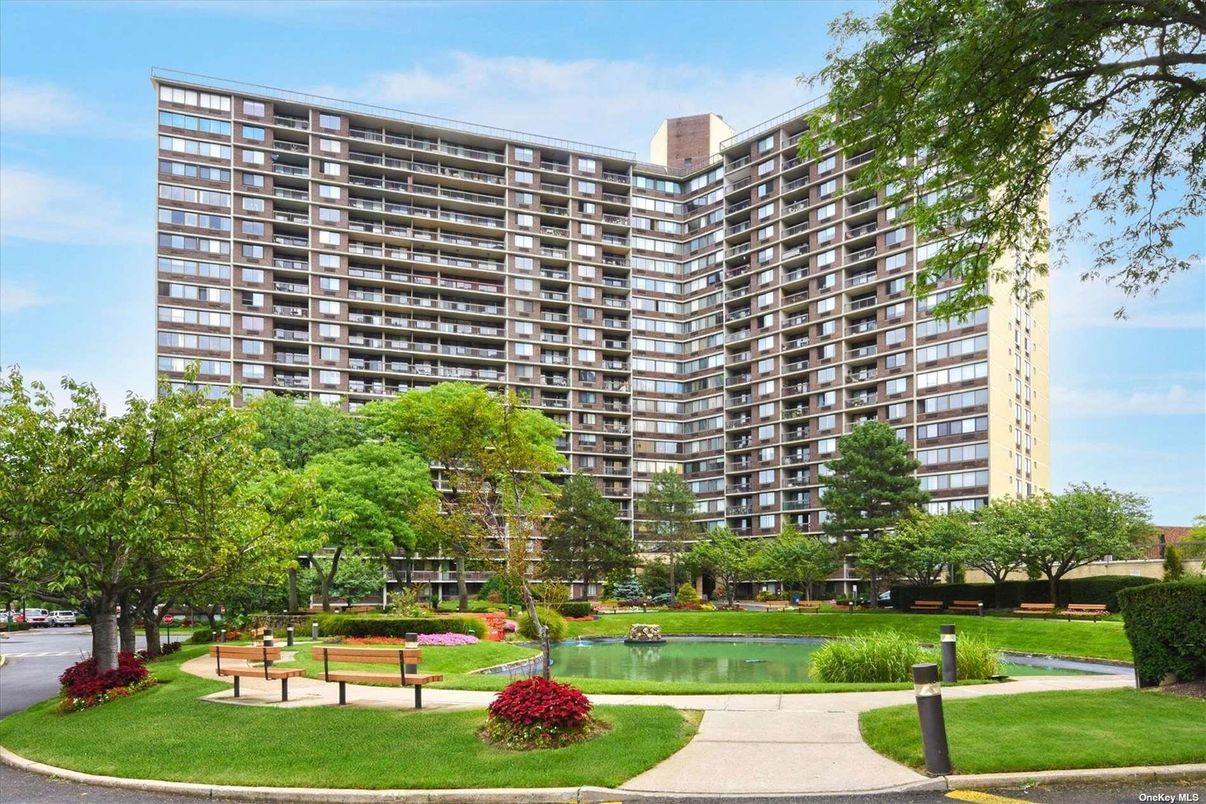 Exterior, Facade, Condo Building