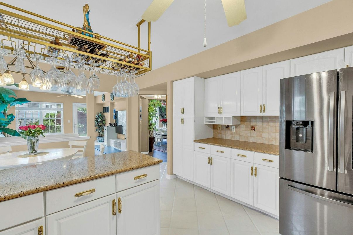 Dining room, Interior, Kitchen, Stainless Steel Appliances