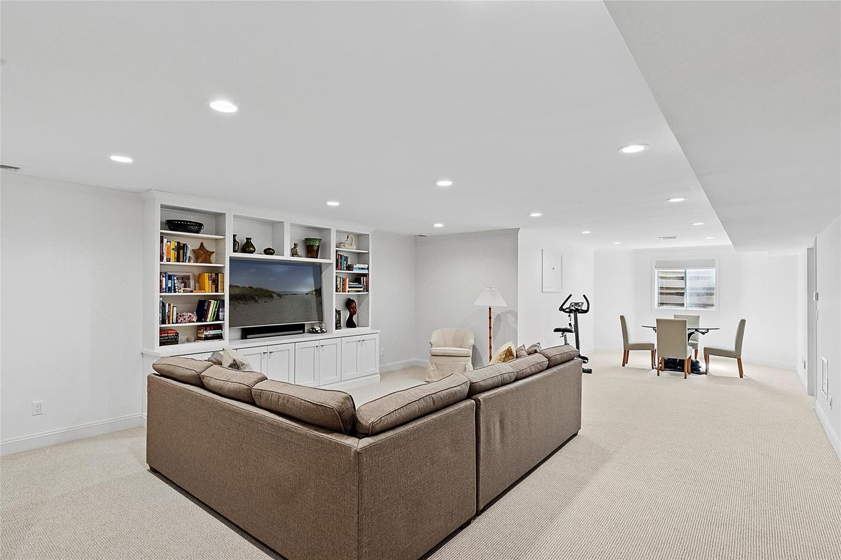 Dining room, Interior, Living room, Recessed Lighting