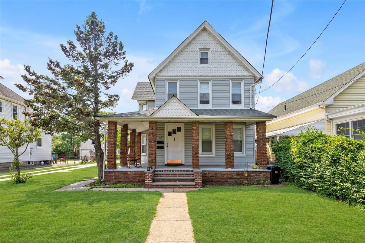 Exterior, Facade, Brick Facade, Queen Anne Victorian