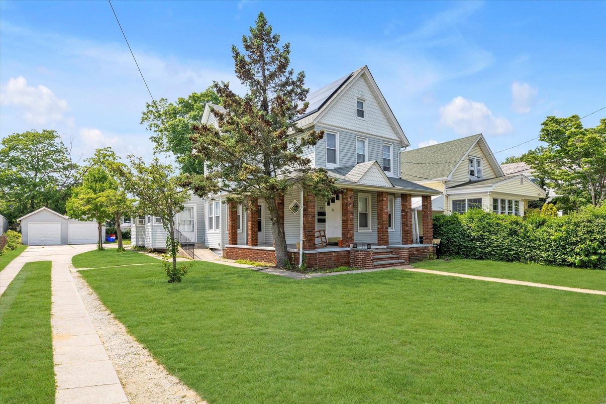 Backyard, Detached Garage, Exterior, Facade, Brick Facade, Queen Anne Victorian