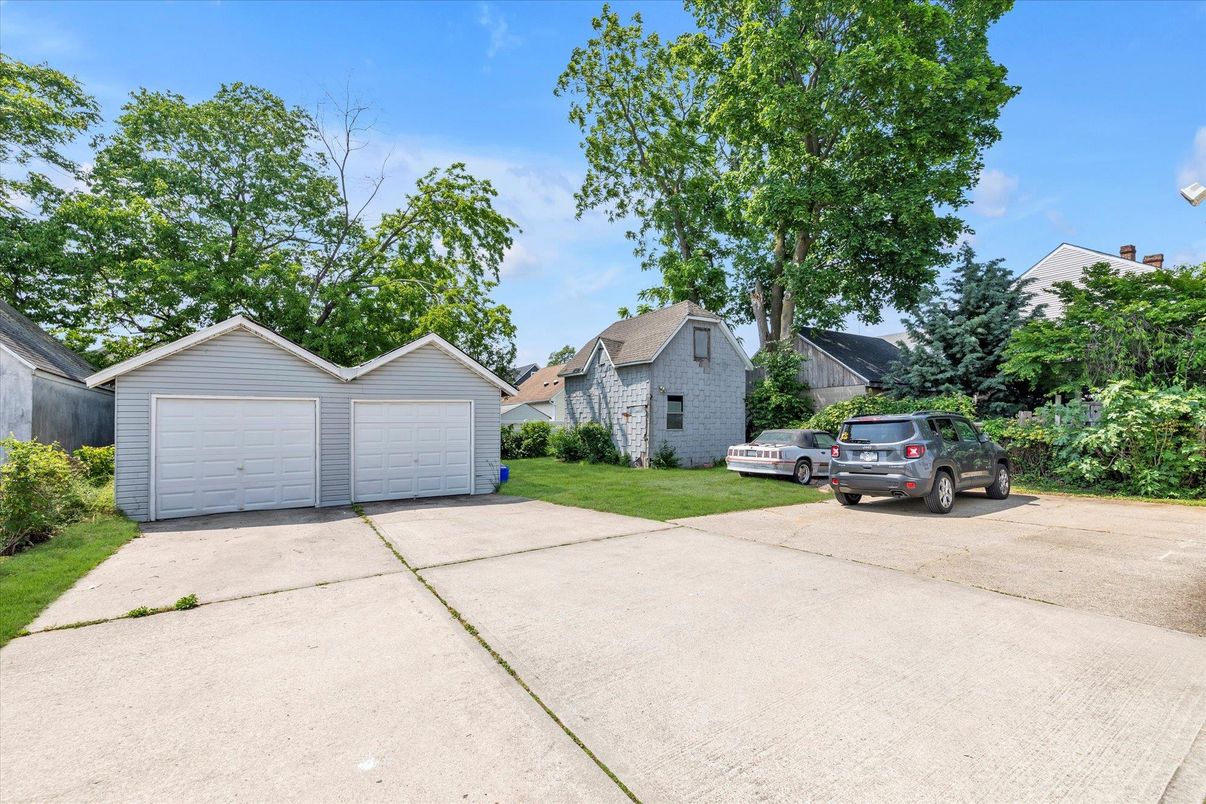 Detached Garage, Exterior