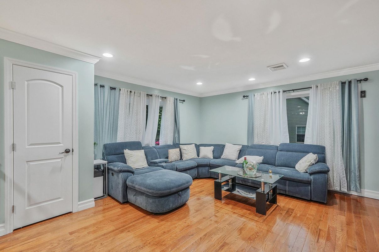 Interior, Living room, Recessed Lighting, Wood Texture Flooring