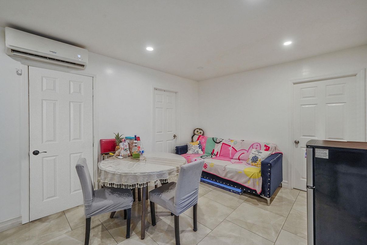 Dining room, Interior, Recessed Lighting