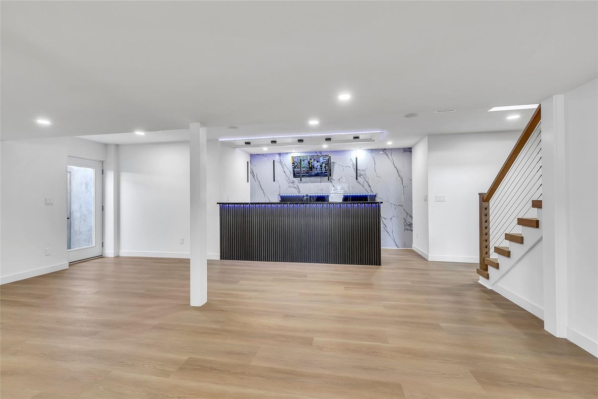 Interior, Recessed Lighting, Wood Texture Flooring