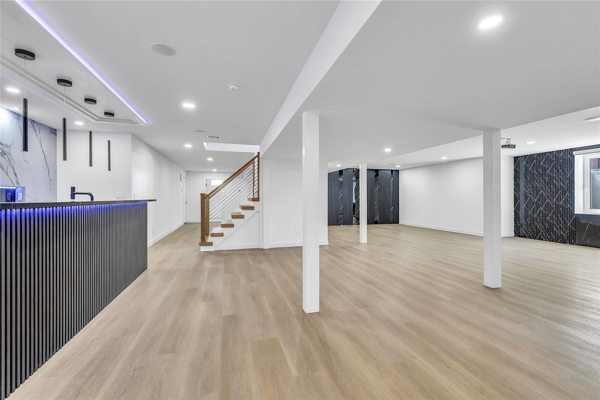 Empty room, Interior, Recessed Lighting, Wood Texture Flooring