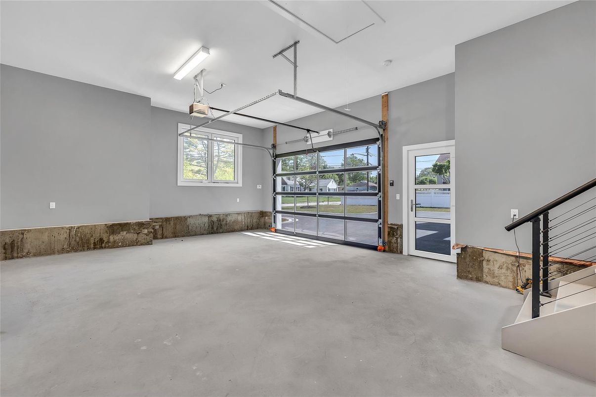 Garage, Interior